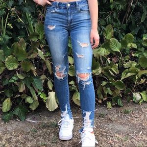 AEO Hi-Rise Distressed Skinny Jeans!